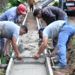 LA MUNICIPALIDAD AVANZA EN LA CONSTRUCCIÓN DE CORDÓN CUNETA EN 8 BARRIOS DE LA CIUDAD